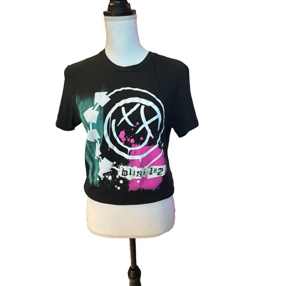 Blink 182 Graphic T Shirt Size Medium, unisex, pre-loved condition. - Picture 7 of 9